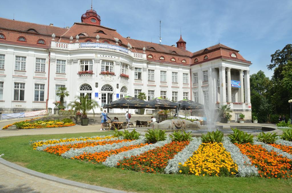 Hotel Derby Karlsbad Buitenkant foto