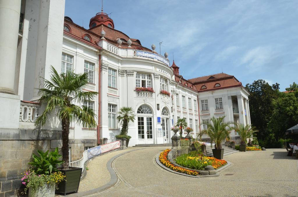 Hotel Derby Karlsbad Buitenkant foto