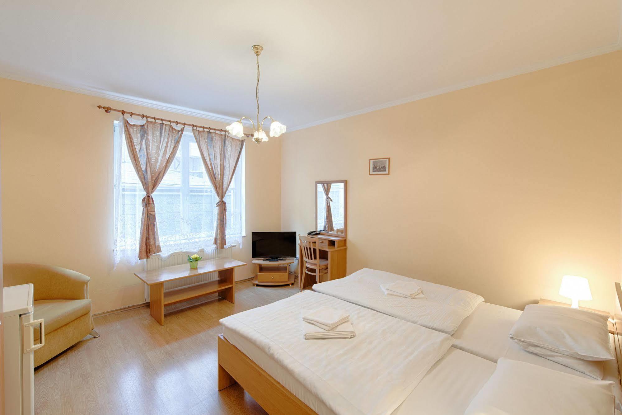 Hotel Derby Karlsbad Buitenkant foto