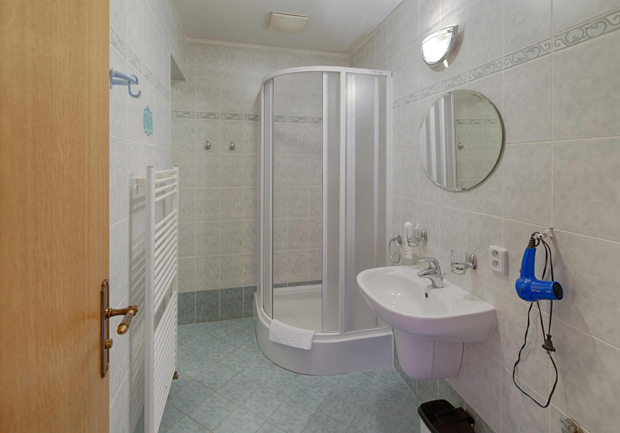 Hotel Derby Karlsbad Buitenkant foto