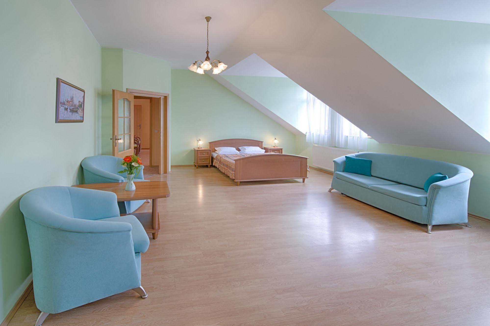Hotel Derby Karlsbad Buitenkant foto