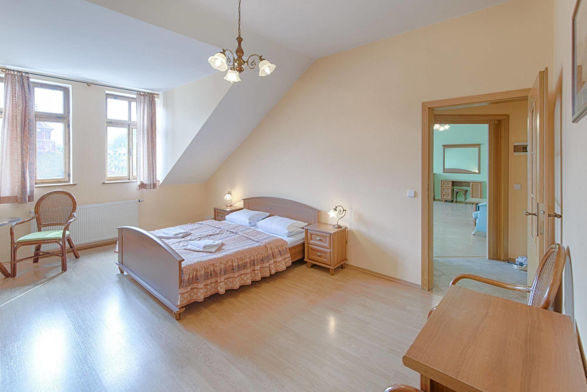 Hotel Derby Karlsbad Buitenkant foto