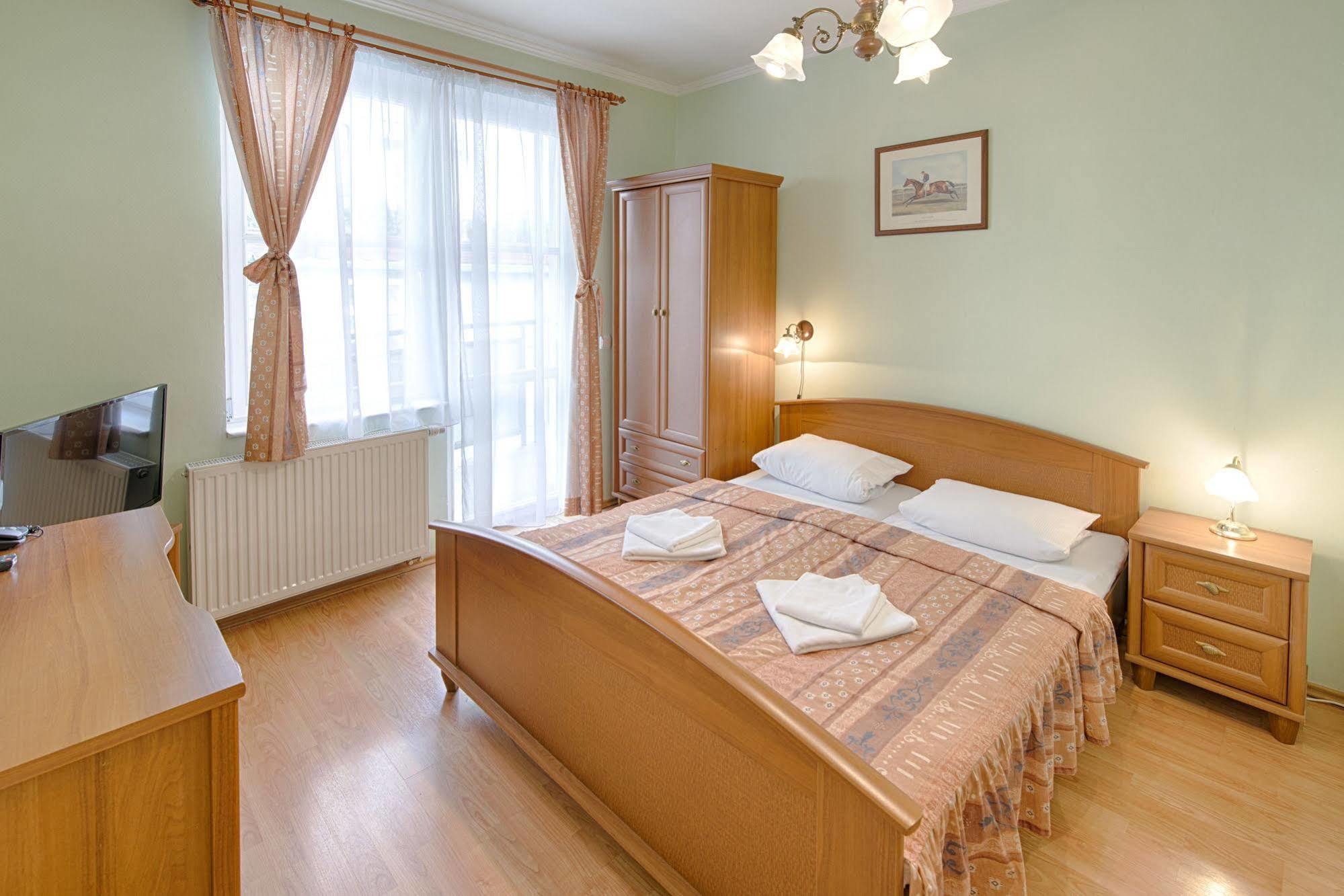 Hotel Derby Karlsbad Buitenkant foto
